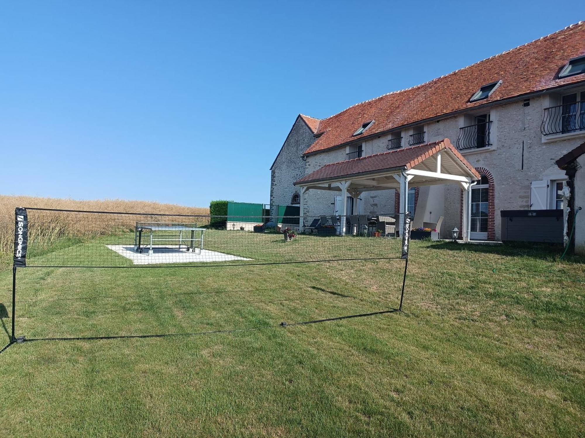 Chambre d'hôtes Le Domaine des Hirondelles Champcenest Exterior foto