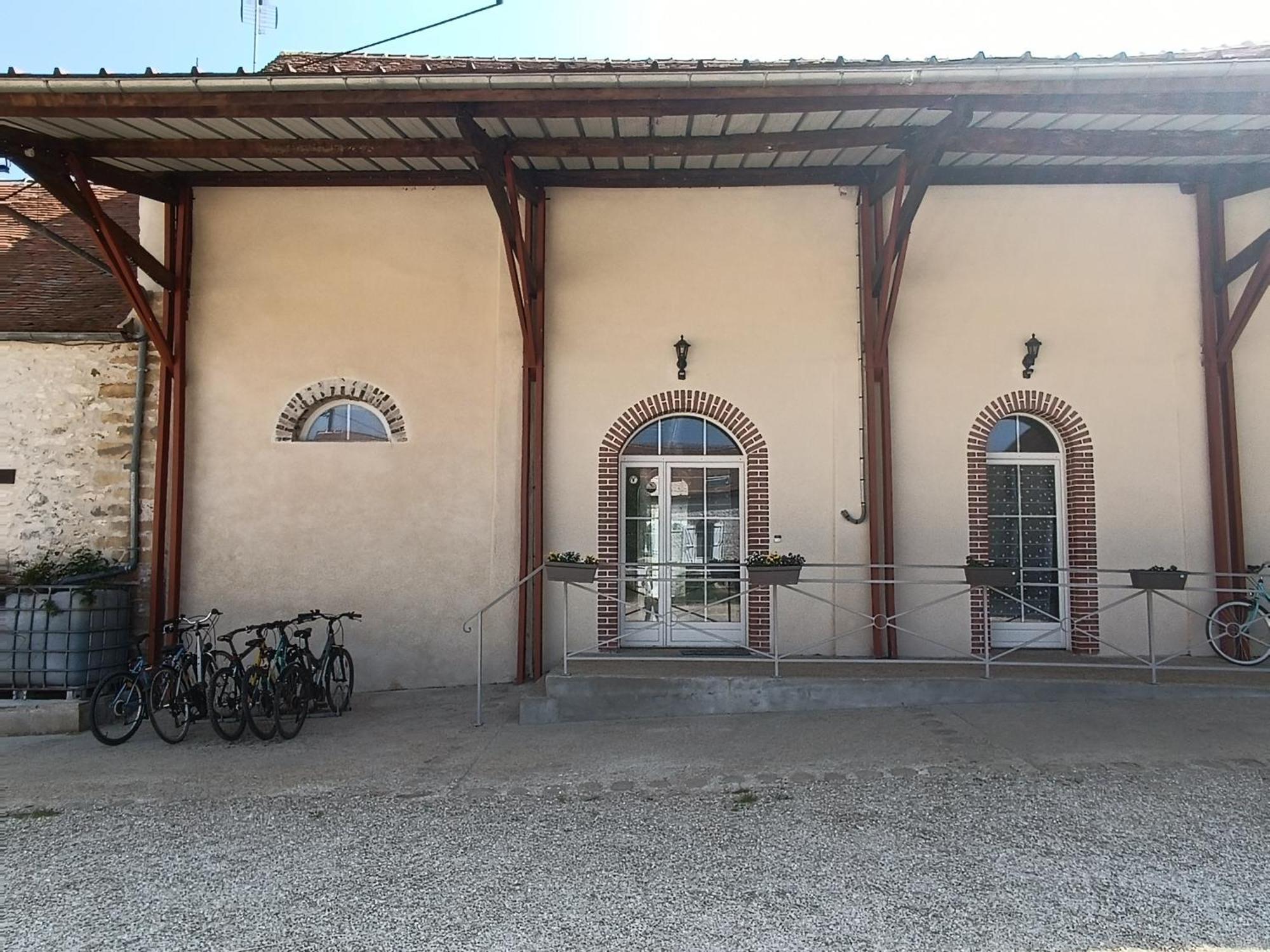 Chambre d'hôtes Le Domaine des Hirondelles Champcenest Exterior foto